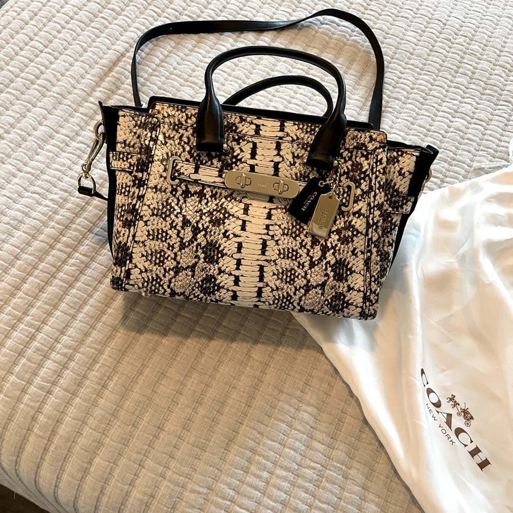 Coach Snake embossed swagger 27